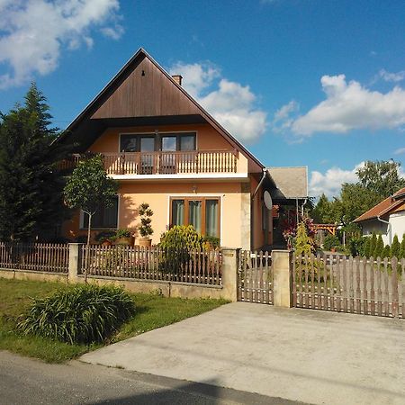 Valentin Vendégház Balatonlelle Esterno foto