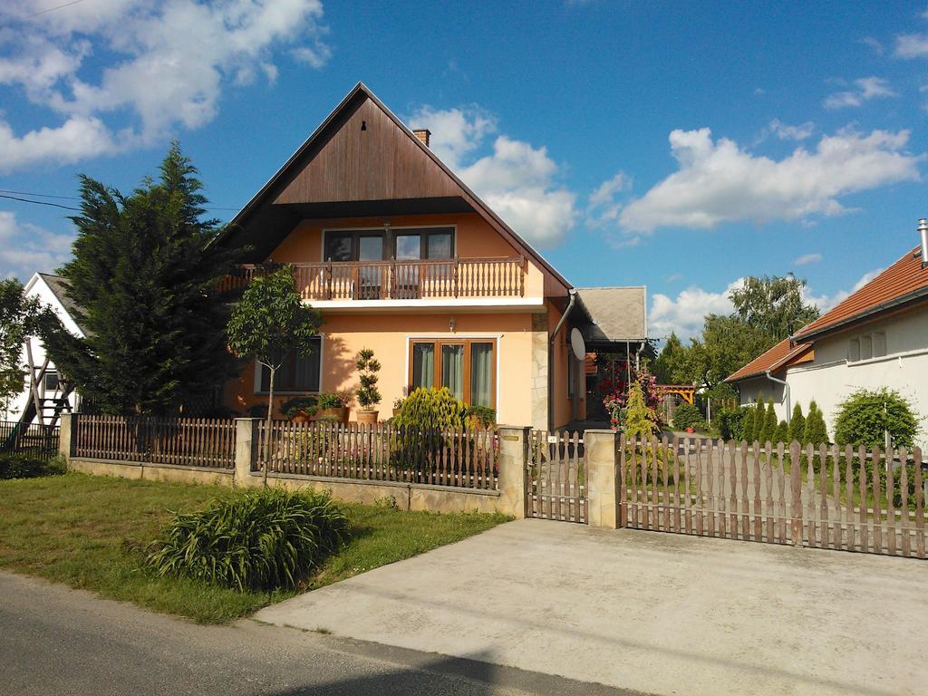 Valentin Vendégház Balatonlelle Esterno foto
