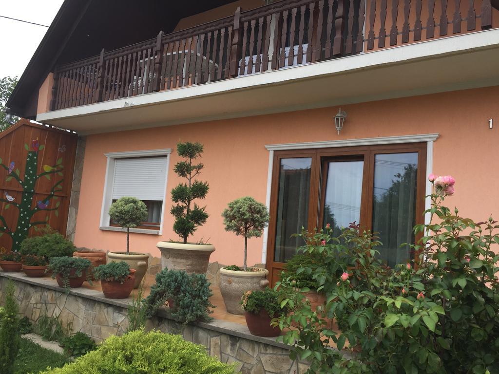 Valentin Vendégház Balatonlelle Esterno foto